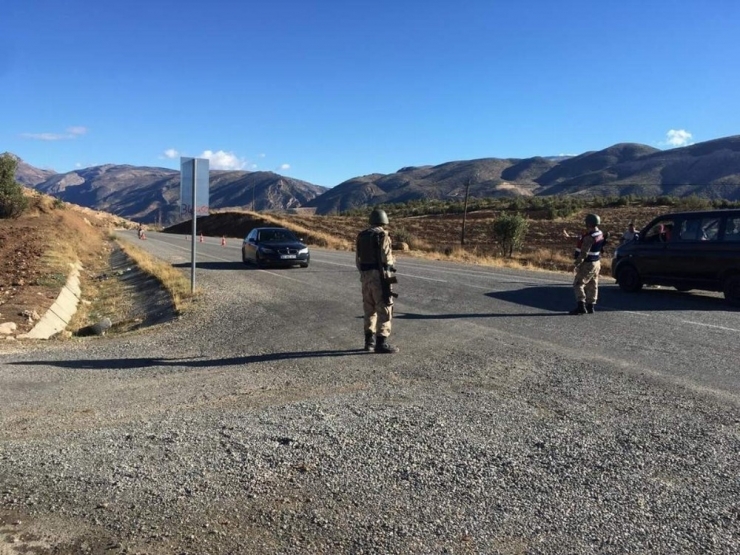 Siirt’te Jandarmadan Narkotik Ve Göçmen Kaçakçılığı Uygulaması