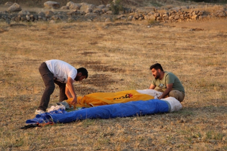 Şırnak’ta İlk Defa Yamaç Paraşütü Hedef Yarışması Yapıldı
