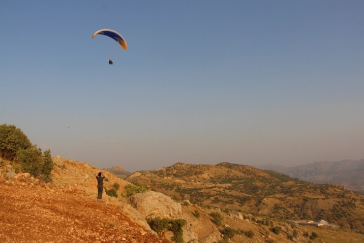 Şırnak’ta İlk Defa Yamaç Paraşütü Hedef Yarışması Yapıldı