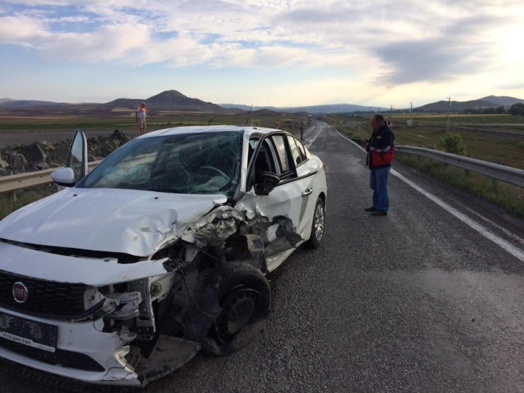 İki Otomobil Çarpıştı:6 Yaralı