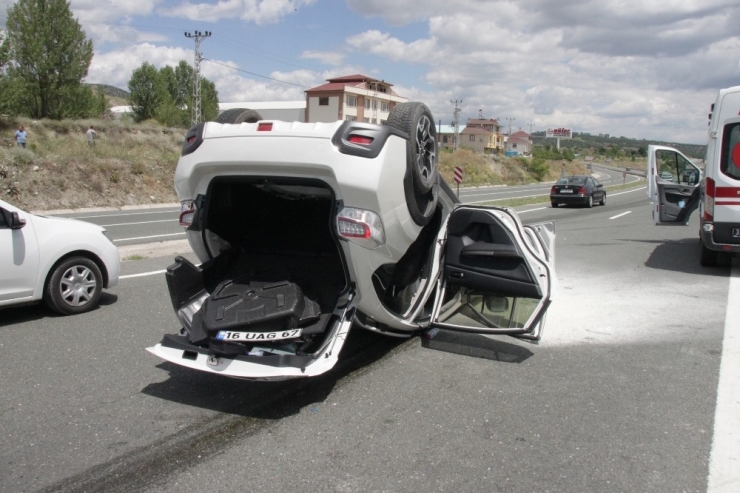 Tosya’da Otomobil Takla Attı: 2 Yaralı