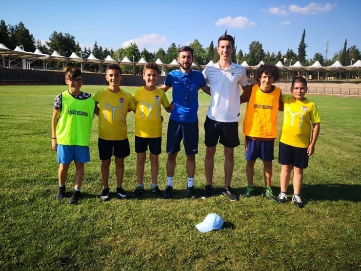 Yaz Futbol Okulu Faaliyetlere Başladı