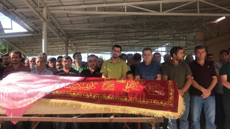 Kazada Hayatını Kaybeden Genç Kız Son Yolculuğuna Uğurlandı