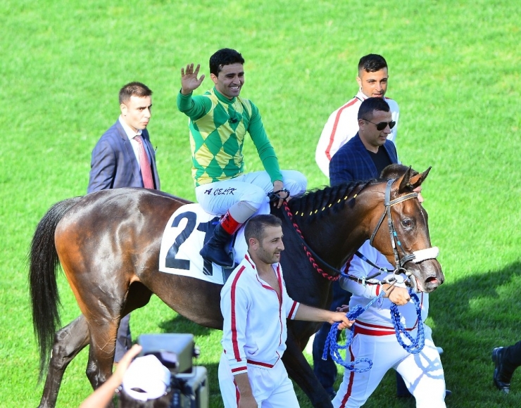 93. Gazi Koşusu’nu Ahmet Çelik’in Jokeyliğini Yaptığı The Last Romance İsimli At Kazandı.