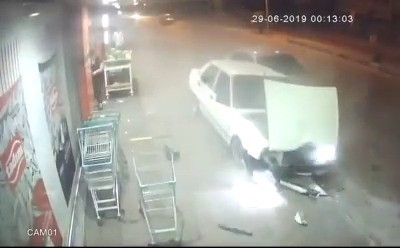 Canını Hiçe Sayıp Çocuğu Aracın Altında Kalmaktan Kurtardı