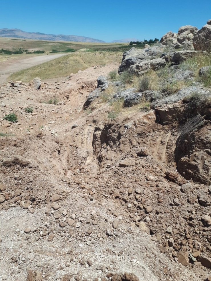 Kaçak Kazı Yapan Definecilere Baskın: 6 Gözaltı