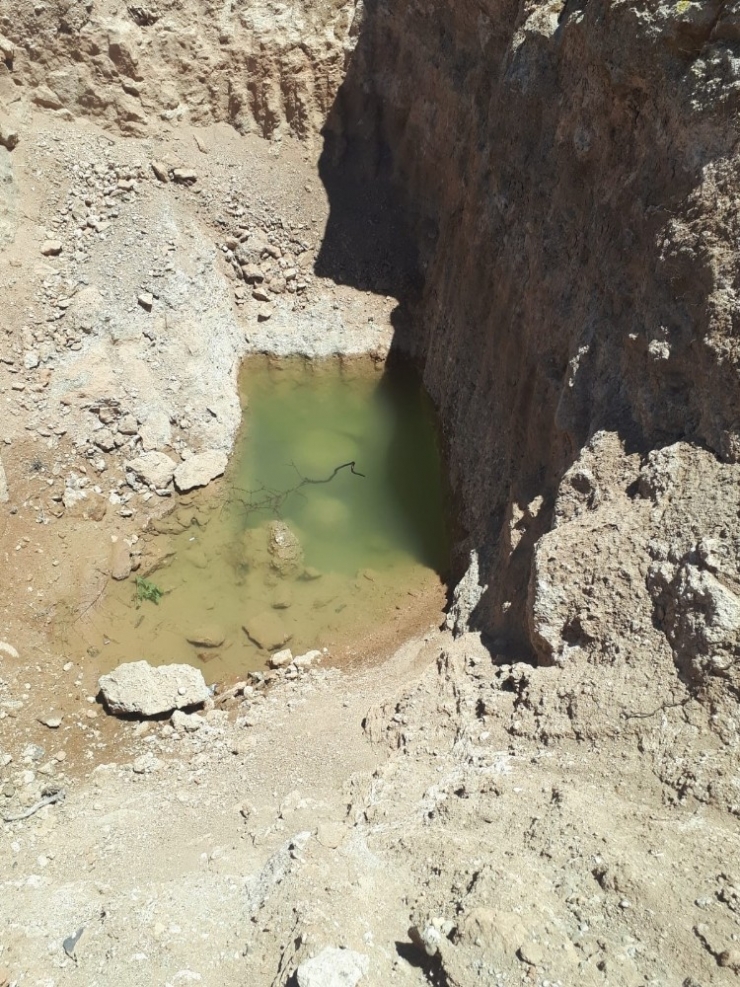 Kaçak Kazı Yapan Definecilere Baskın: 6 Gözaltı