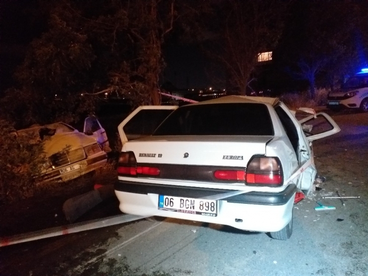 Başkent’te Sürücü Yanan Otomobilde Sıkıştı