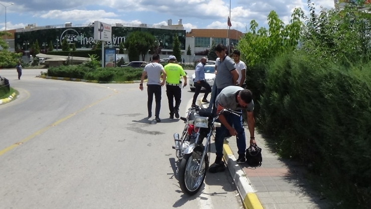 Oğlunun Kullandığı Motosikletten Düştü