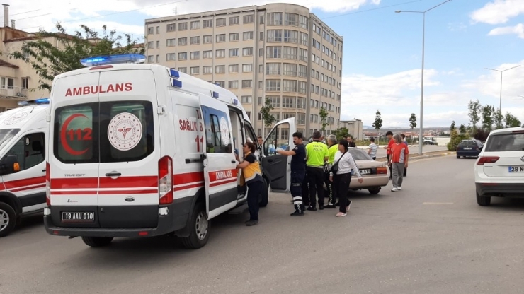 İki Otomobil Çarpıştı: 8 Yaralı