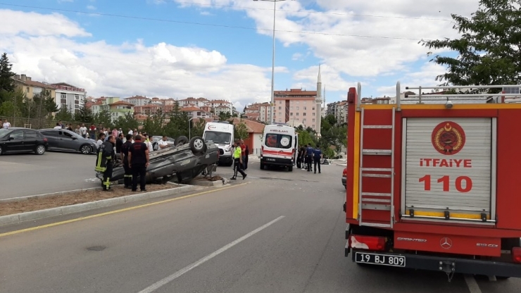 İki Otomobil Çarpıştı: 8 Yaralı