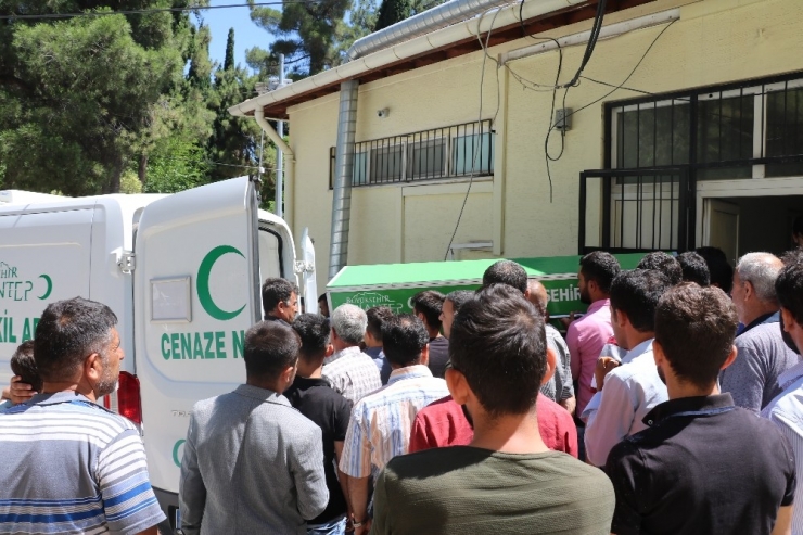 Tıra Çarpan Motosikletli Hayatını Kaybetti