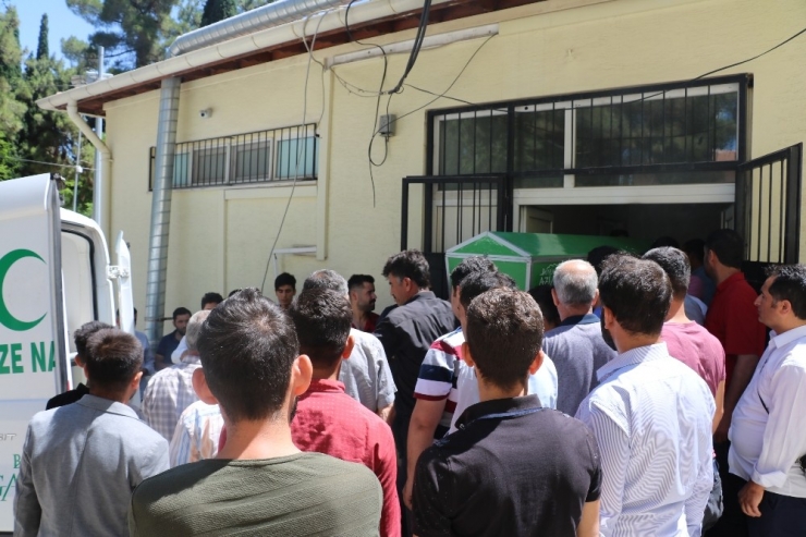 Tıra Çarpan Motosikletli Hayatını Kaybetti