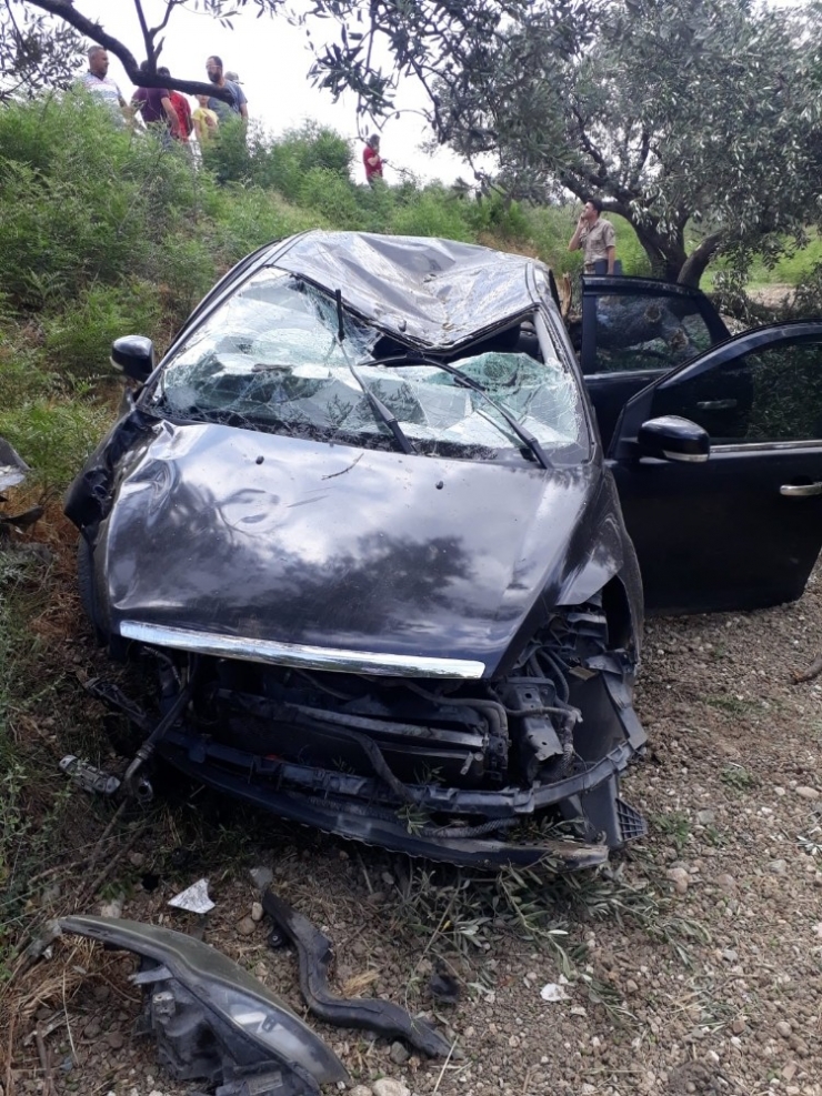 Çalan Telefona Bakması Kazaya Neden Oldu: 3 Yaralı