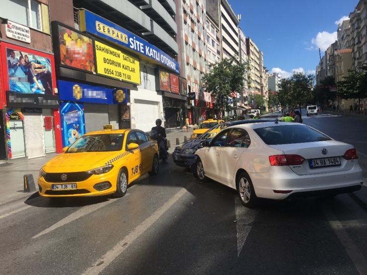 Şişli’de Feci Kaza Trafiği Kilitledi