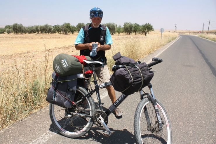 Hayallerini Mayaladı, Bisikletine Atlayıp Türkiye’yi Gezmeye Başladı