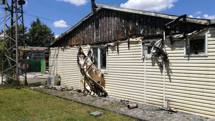 Market Deposu Alev Alev Yandı