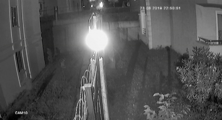 Evlerden 100 Bin Tl’lik Eşya Çalan Hırsızlar Suç Makinesi Çıktı