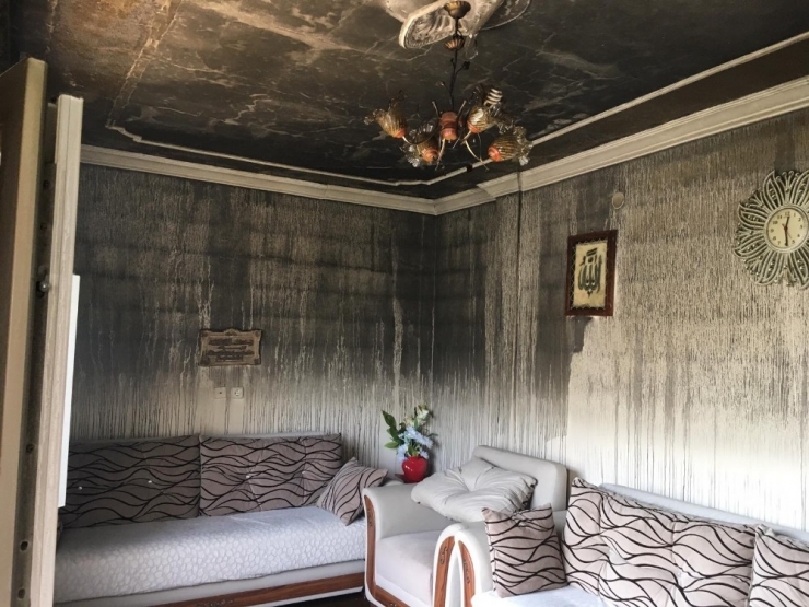 Cinnet Getirdi, Evi Ateşe Verdi