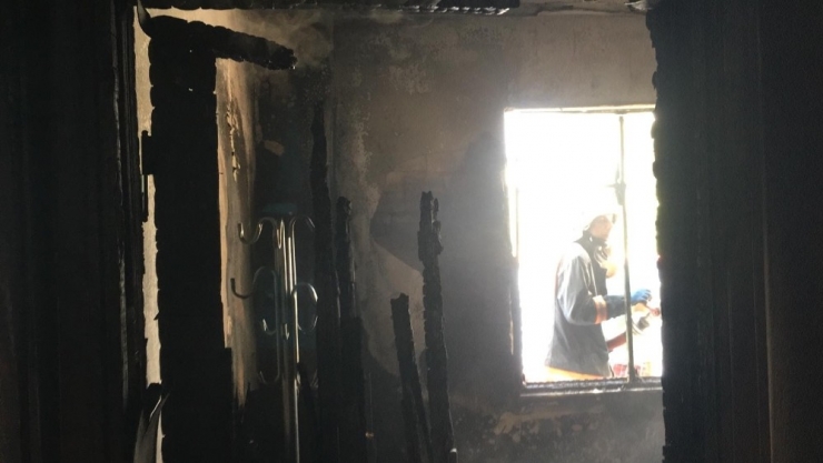 Cinnet Getirdi, Evi Ateşe Verdi