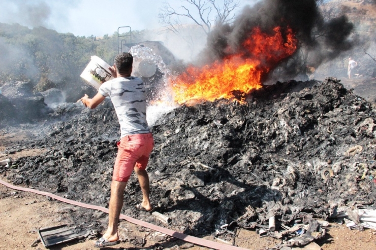 Geri Dönüşüm Merkezi Cayır Cayır Yandı
