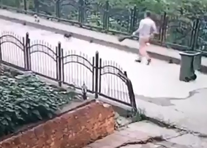 Temizlik İşçisinden Kan Donduran Hareket