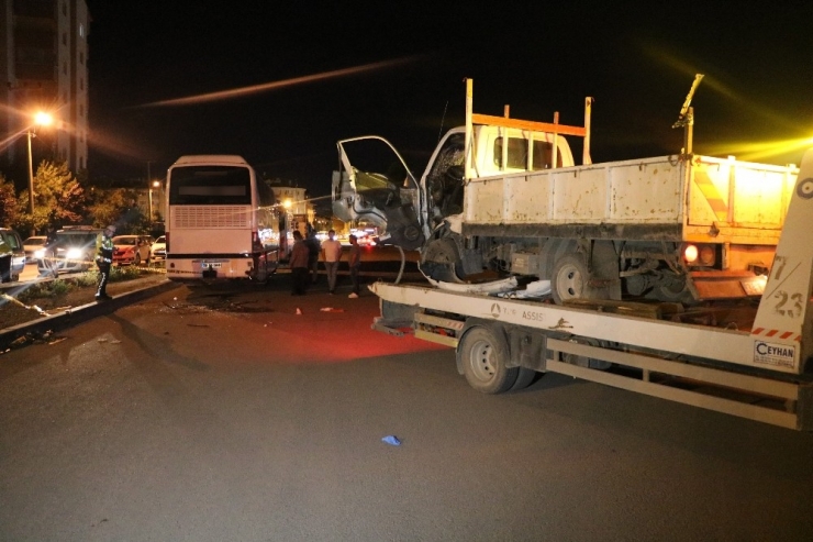 Sivas’ta Trafik Kazası 2’si Ağır 3 Yaralı