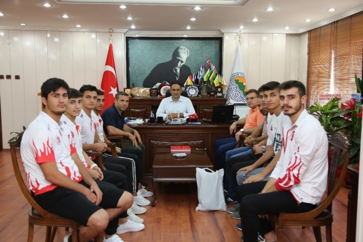 Yılmaz: "Amatör Sporun Yanındayız"