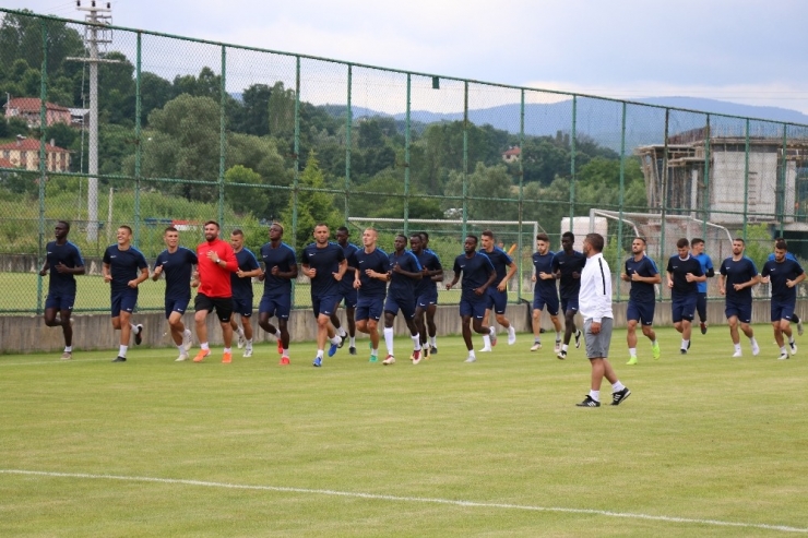 Shkupi Teknik Direktörü Ümit Karan, Kamp İçin Bolu’da