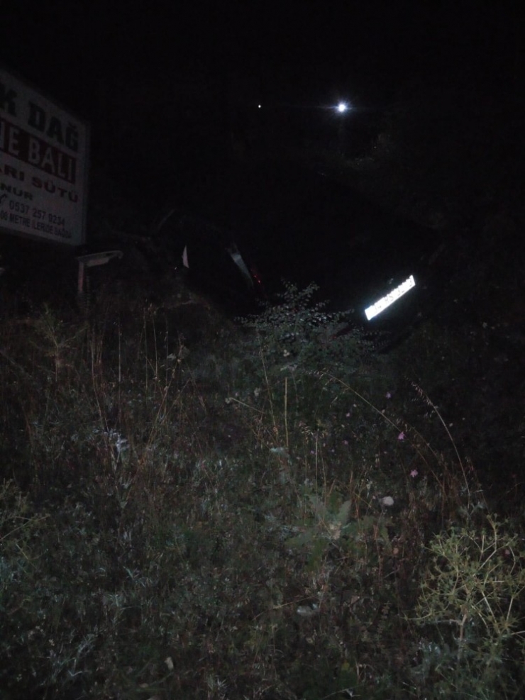 Otomobil Köprüye Çarptı: 1 Yaralı