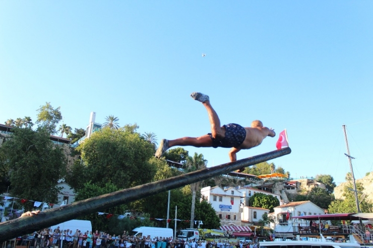 Vali Karaloğlu’ndan Köpük Partisi Teknelerine Atık Uyarısı