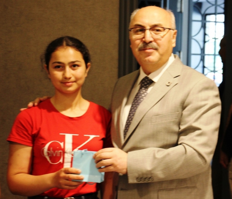 Vali Köşger; “Başarının Tekil Bir Sebebinin Yok. İnsan Azmettikten Sonra Her Şeyi Başarır”