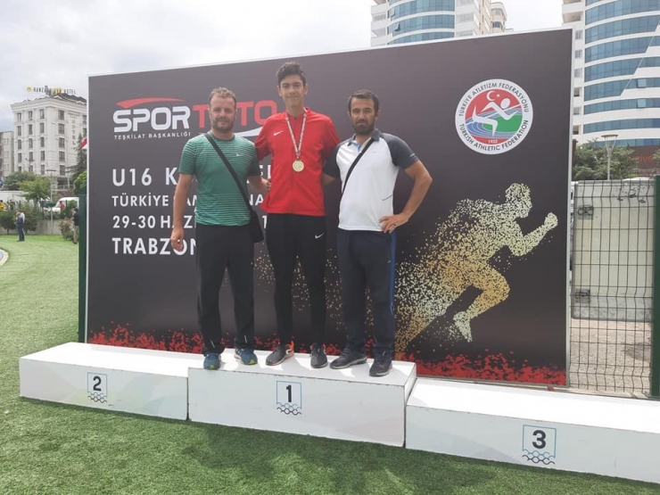 Atilla Göktuğ Taşdelen Altın Madalya Kazandı