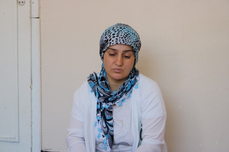 Hasta Kardeşler Su Satarak, Tedavileri İçin Çekilen Krediyi Ödüyor