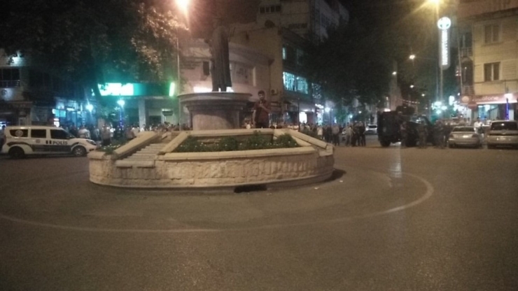 Amcasıyla Barışmak İçin Ortalığı Birbirine Kattı