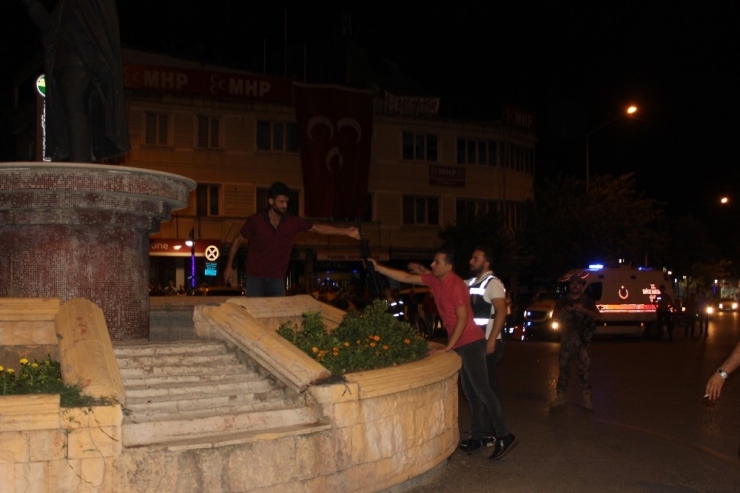 Amcasıyla Barışmak İçin Ortalığı Birbirine Kattı