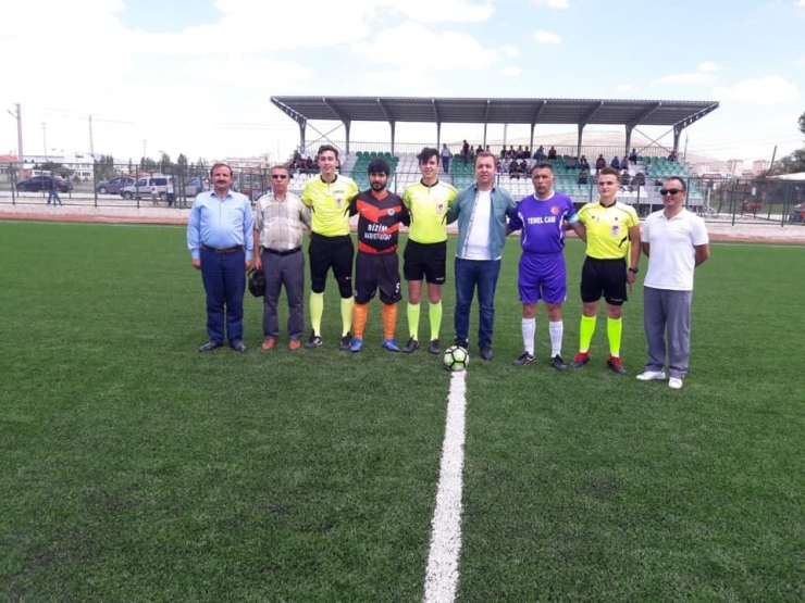 Altıntaş Kaymakamlığı Futbol Turnuvası Başladı