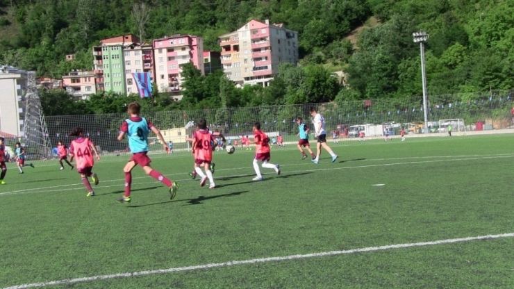 Trabzonspor Futbol Okulu’ndan Miniklere Turnuva