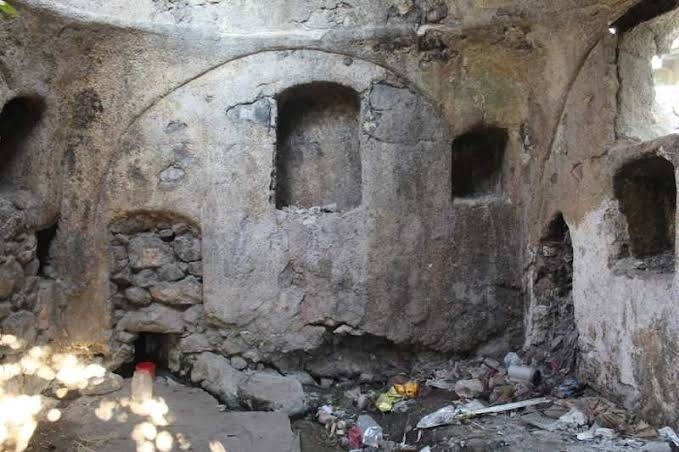 Asırlık Hamam Çöplüğe Dönüştü