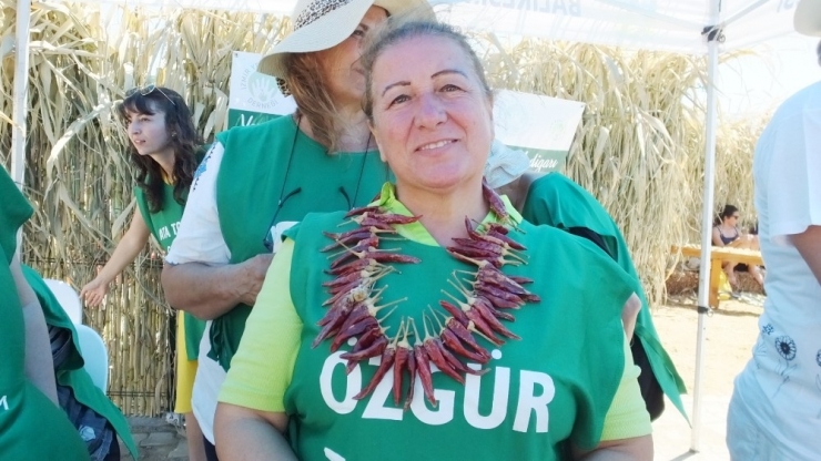 İzmir’den Gelip Burhaniye’de Tohum Takası Yaptılar