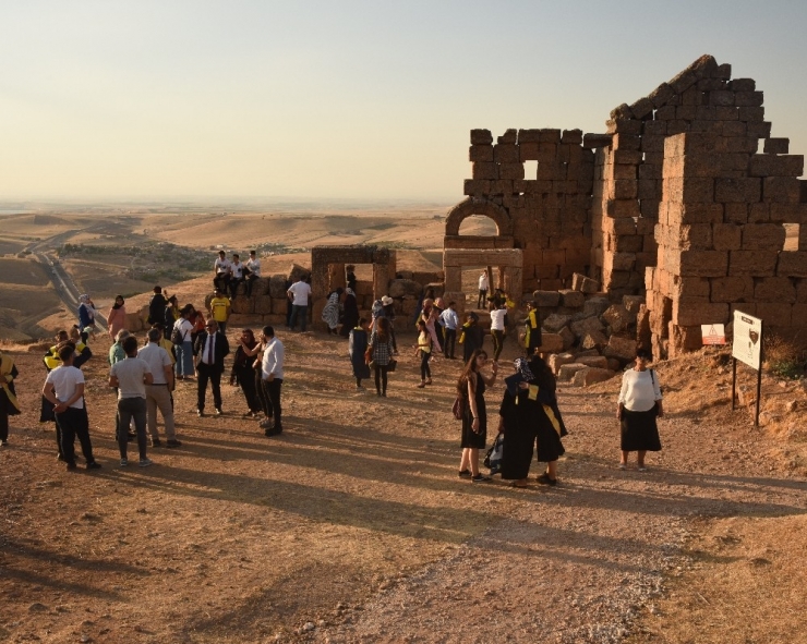 Zerzevan Kalesi’nde Arkeoloji Mezuniyeti
