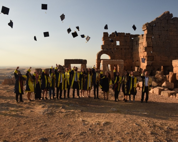Zerzevan Kalesi’nde Arkeoloji Mezuniyeti