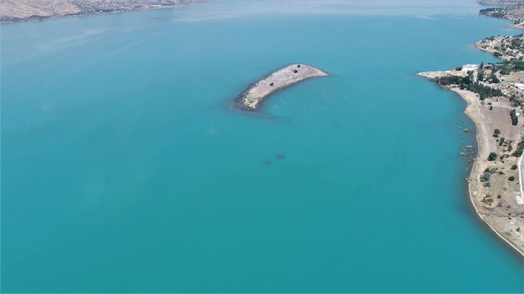 Su Seviyesi Yükseldi,batık Şehrin Surları Su Altında Kaldı