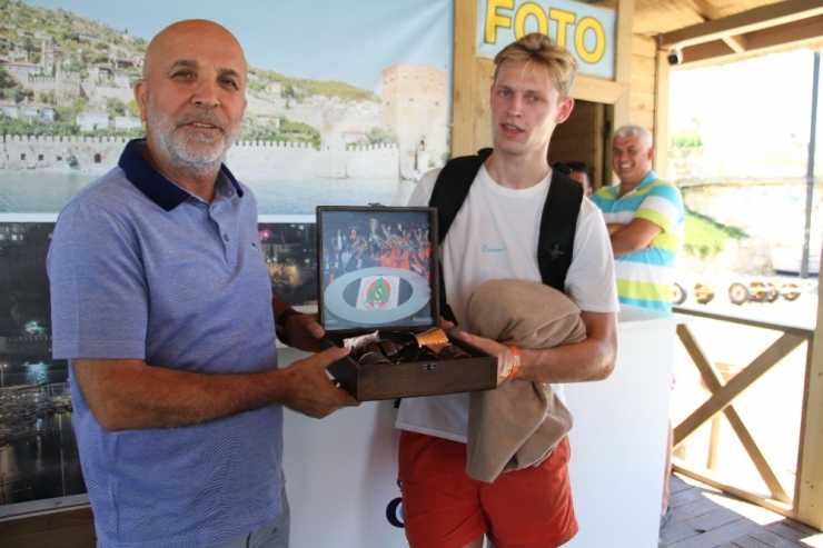 Yılın Transferi Frenkie De Jong Alanya’da Tatilini Sürdürüyor