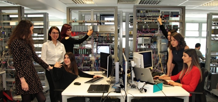 Gelecek Kadın Mühendislerle Şekilleniyor