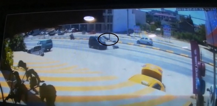 Motoru Yolun Ortasında Durunca Canından Oldu, O Anlar Kamerada