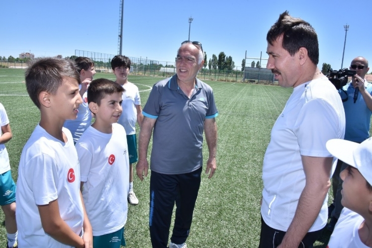 Karatay Yaz Spor Okullarında Eğitimler Başladı