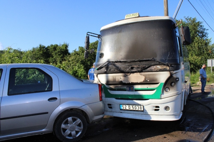 Park Halindeki Dolmuş Alev Aldı