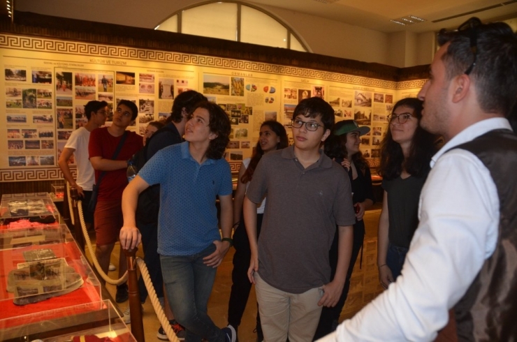 Robert Koleji Öğrencilerinden Müze Ziyareti