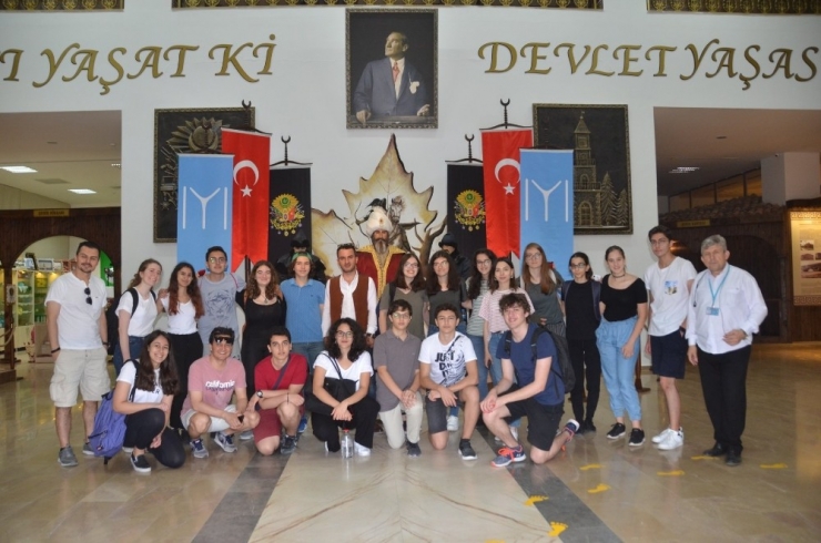 Robert Koleji Öğrencilerinden Müze Ziyareti